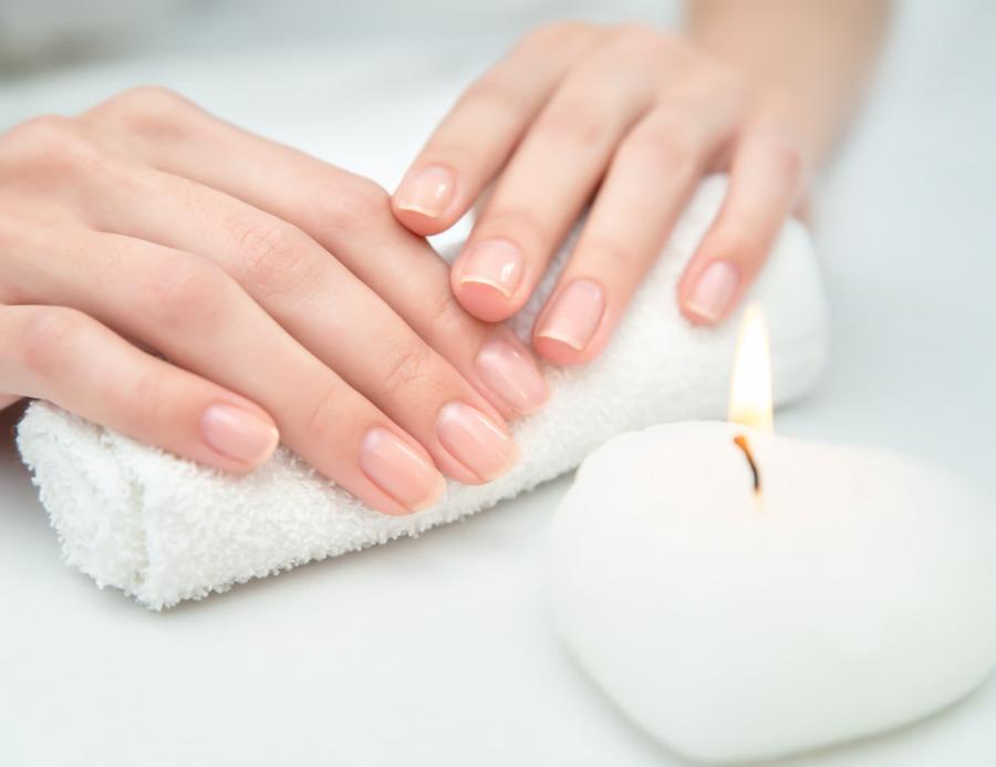 Manicure z malowaniem odżywką